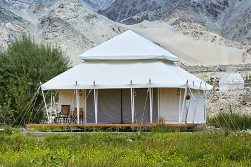 luxurious lodge tent H scene